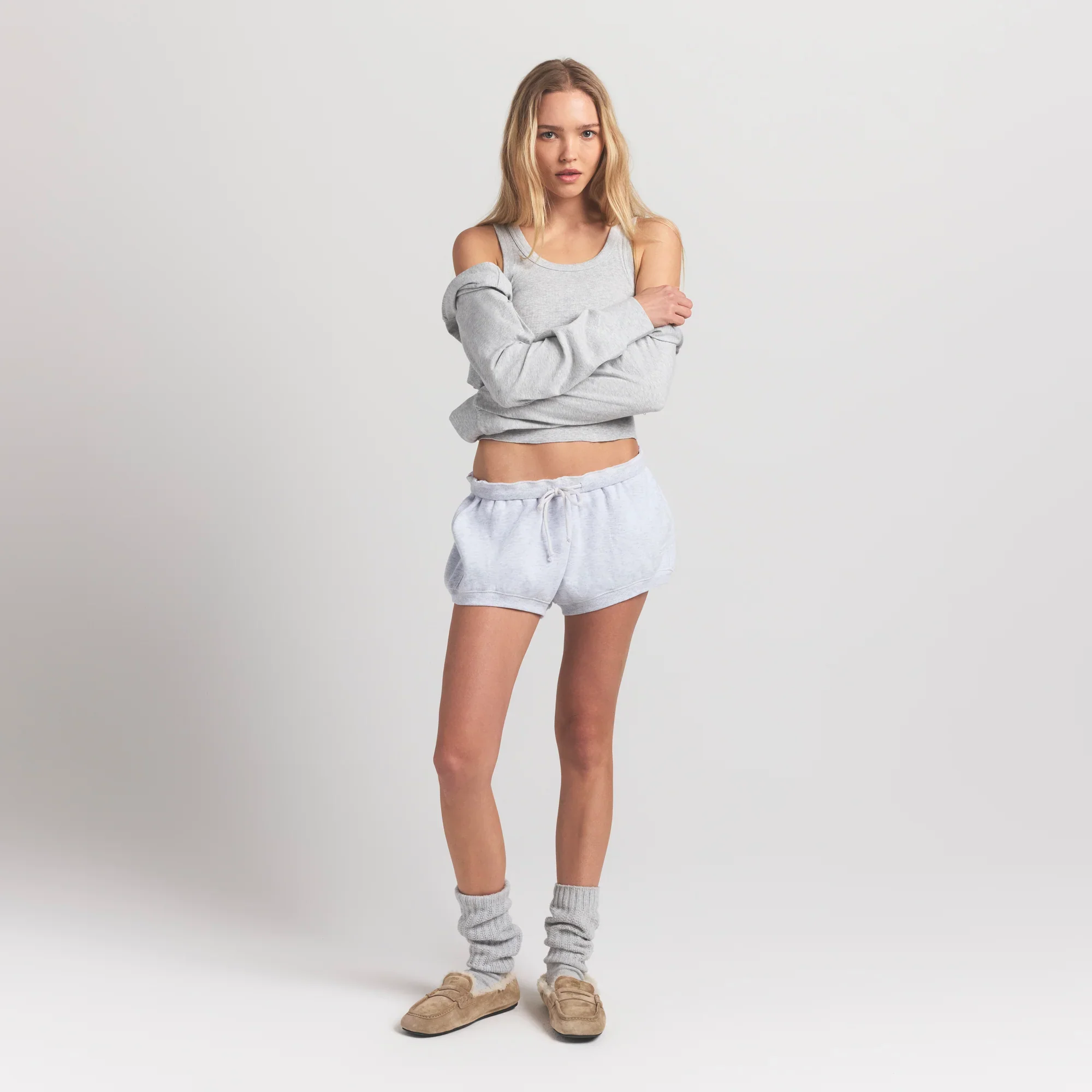 COTTON FLEECE BUBBLE HEM SHORT | LIGHT HEATHER GREY