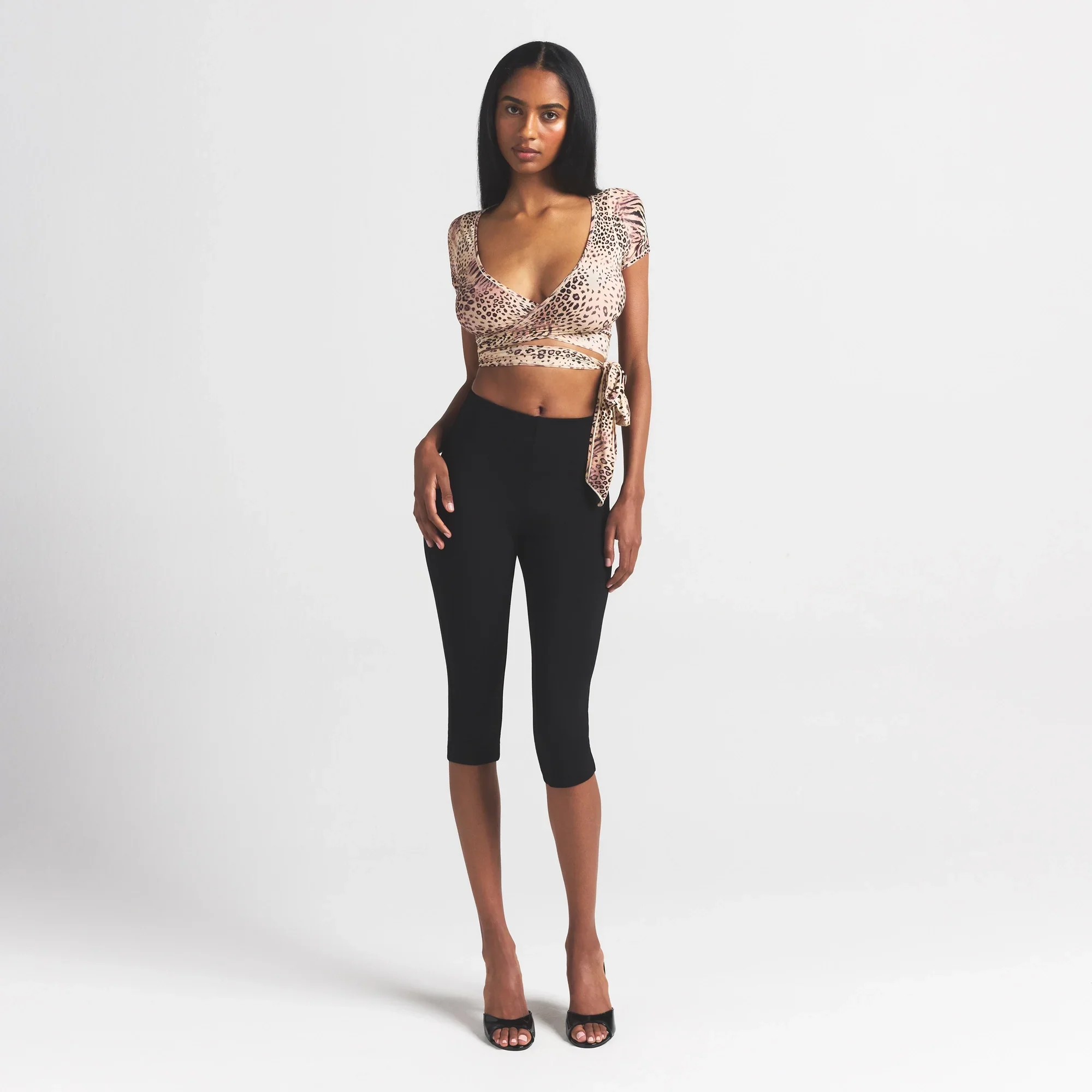FITS EVERYBODY WRAP SUPER CROPPED T-SHIRT | SAND MULTI ANIMAL - Image 5
