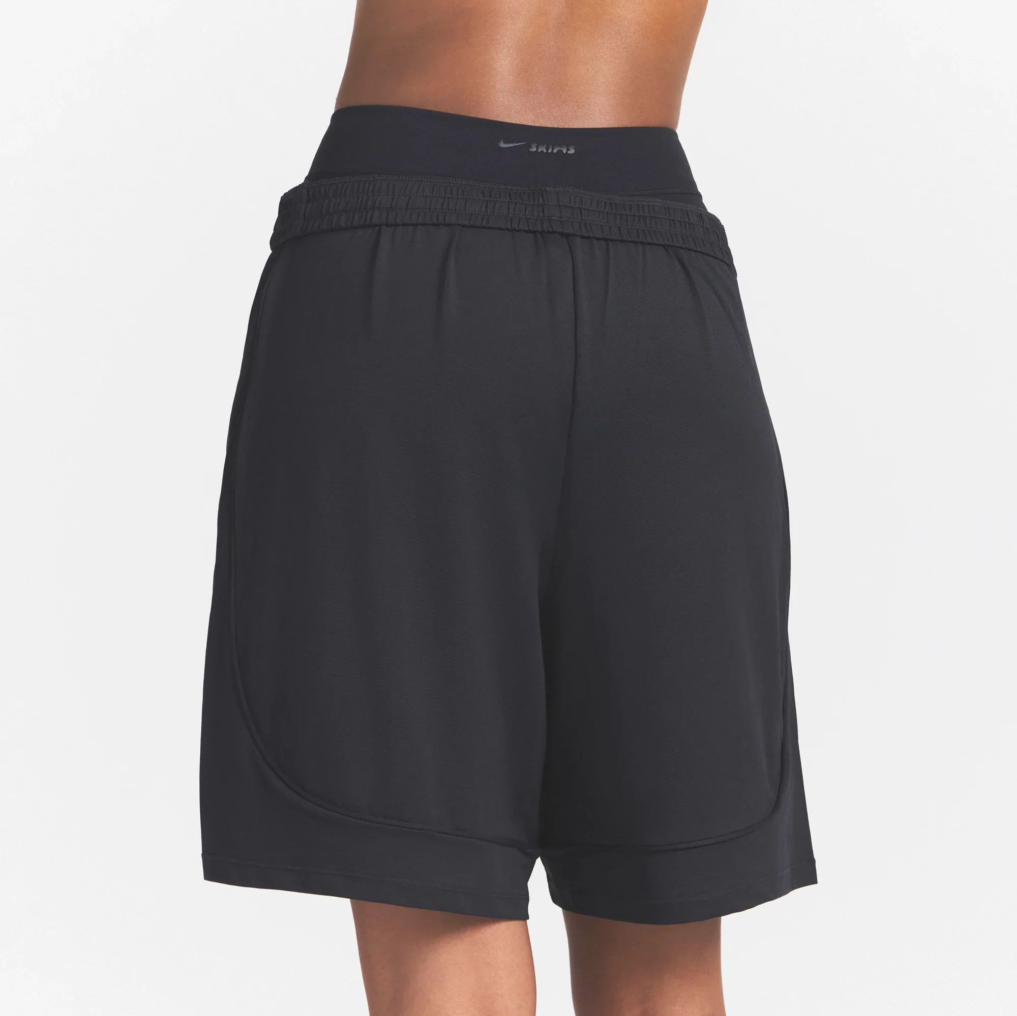 NikeSKIMS AIRY DRI-FIT™ RELAXED SHORT | OBSIDIAN - Image 3
