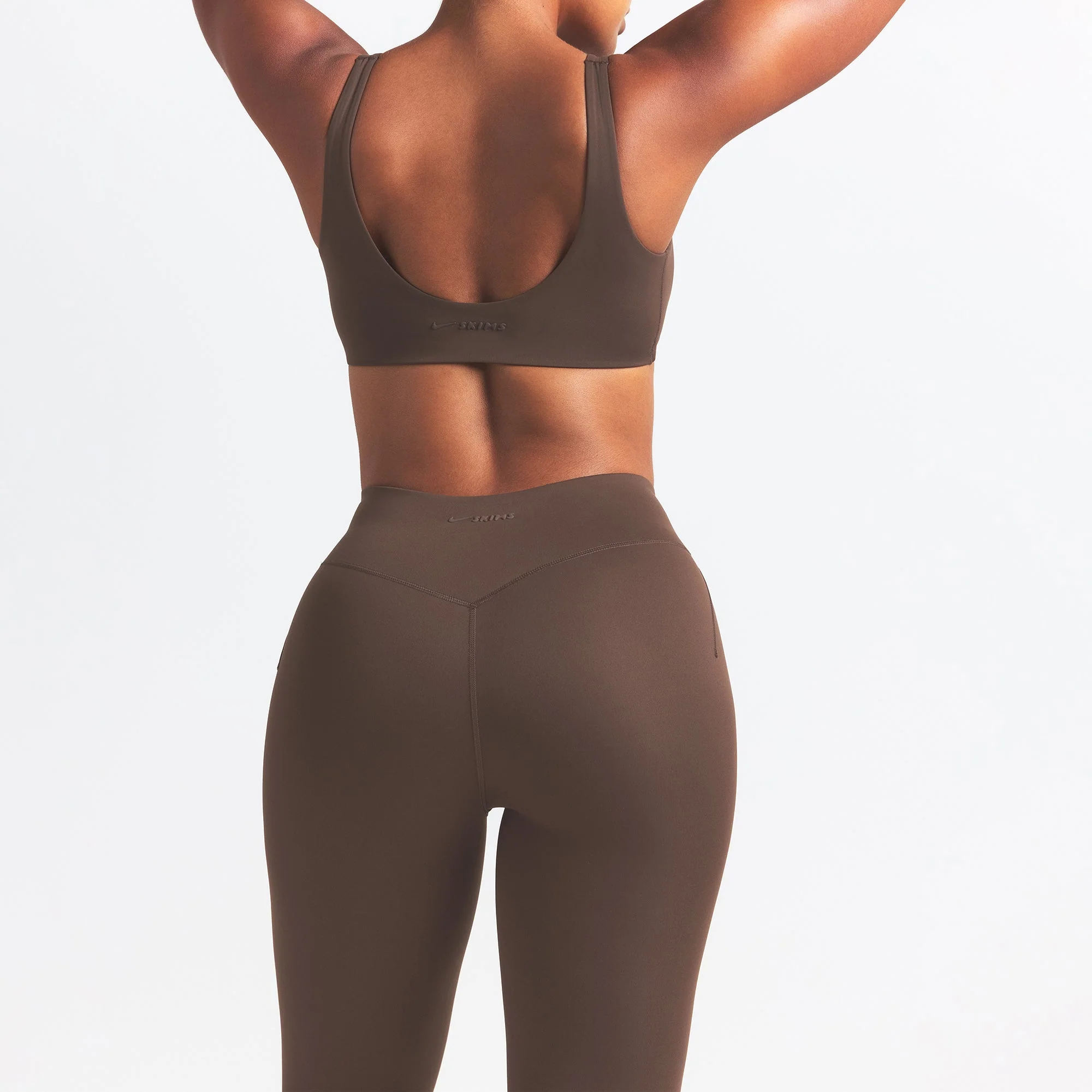 NikeSKIMS MATTE 26" LEGGING | DARK SEPIA - Image 4