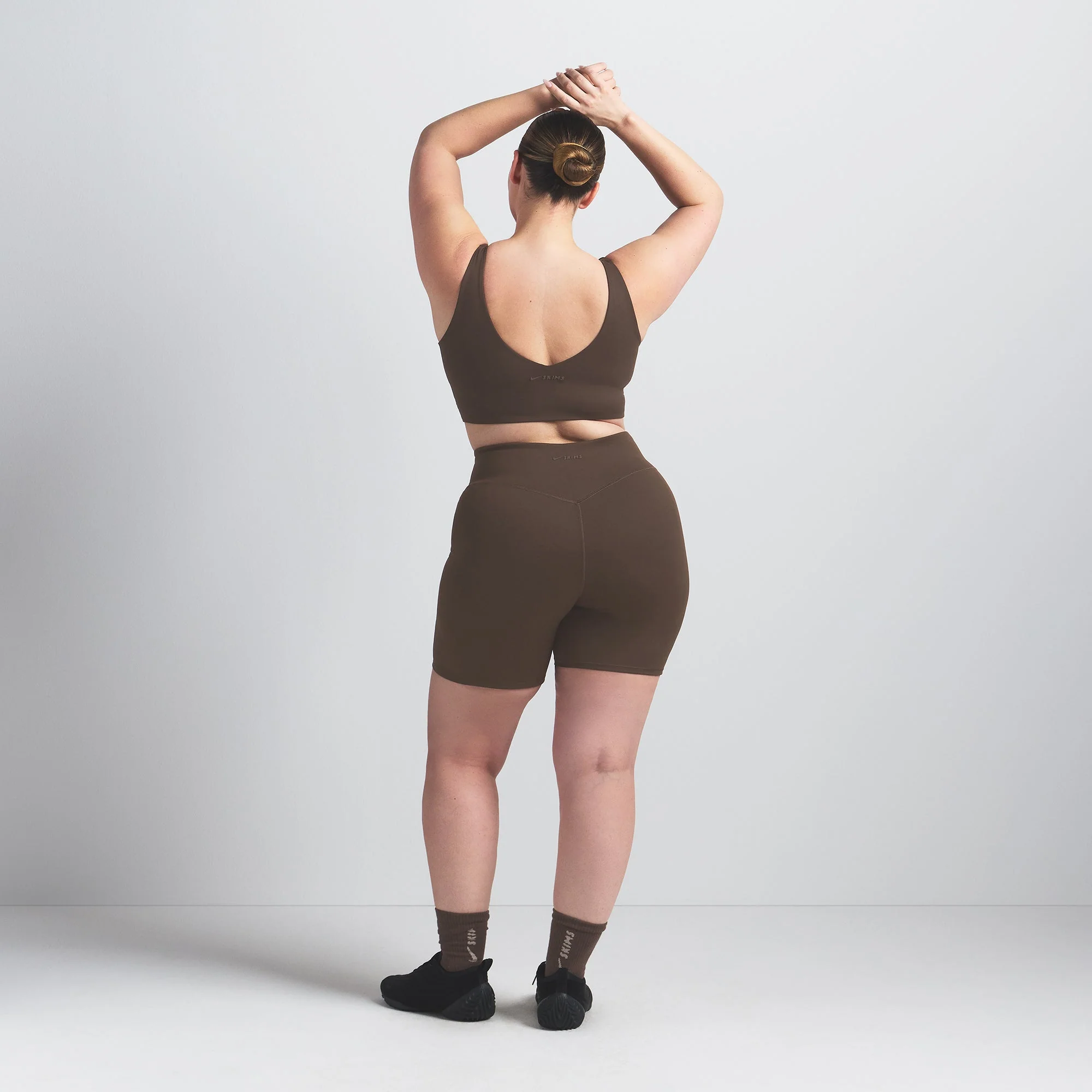 NikeSKIMS MATTE 5" BIKER SHORT | DARK SEPIA - Image 6
