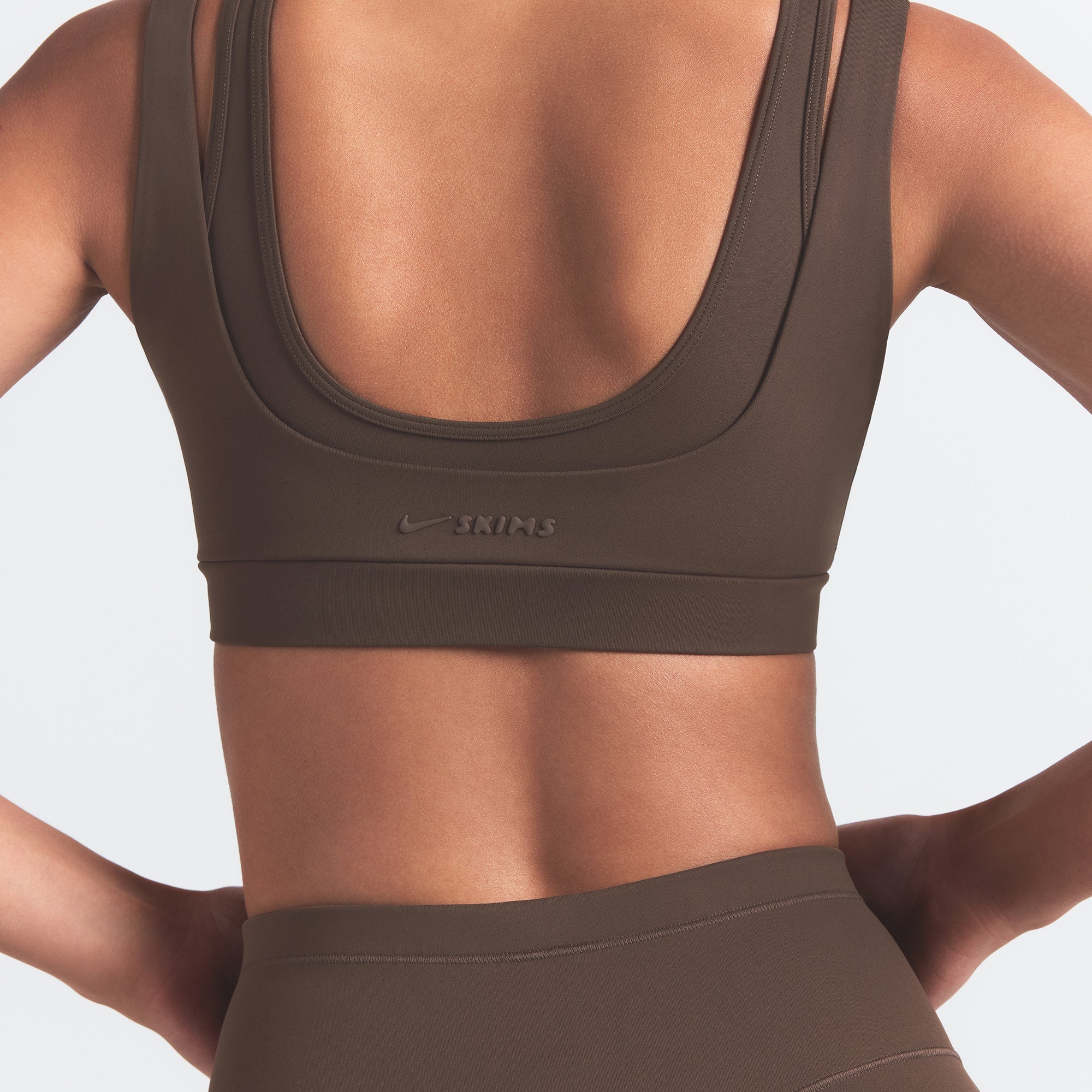 NikeSKIMS MATTE DOUBLE STRAP SCOOP BRA | DARK SEPIA - Image 4