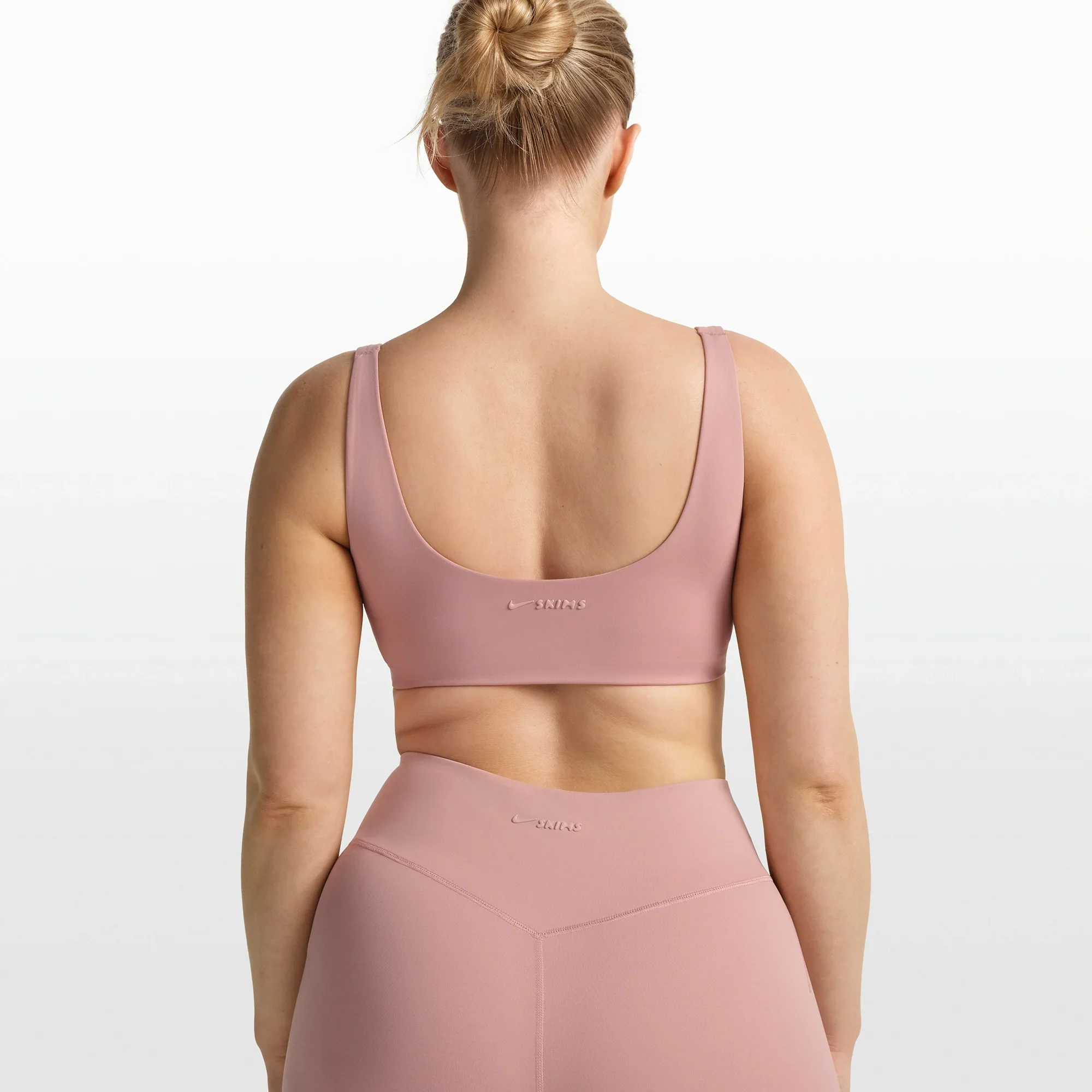 NikeSKIMS MATTE SCOOP NECK BRA | HIMALAYAN - Image 5