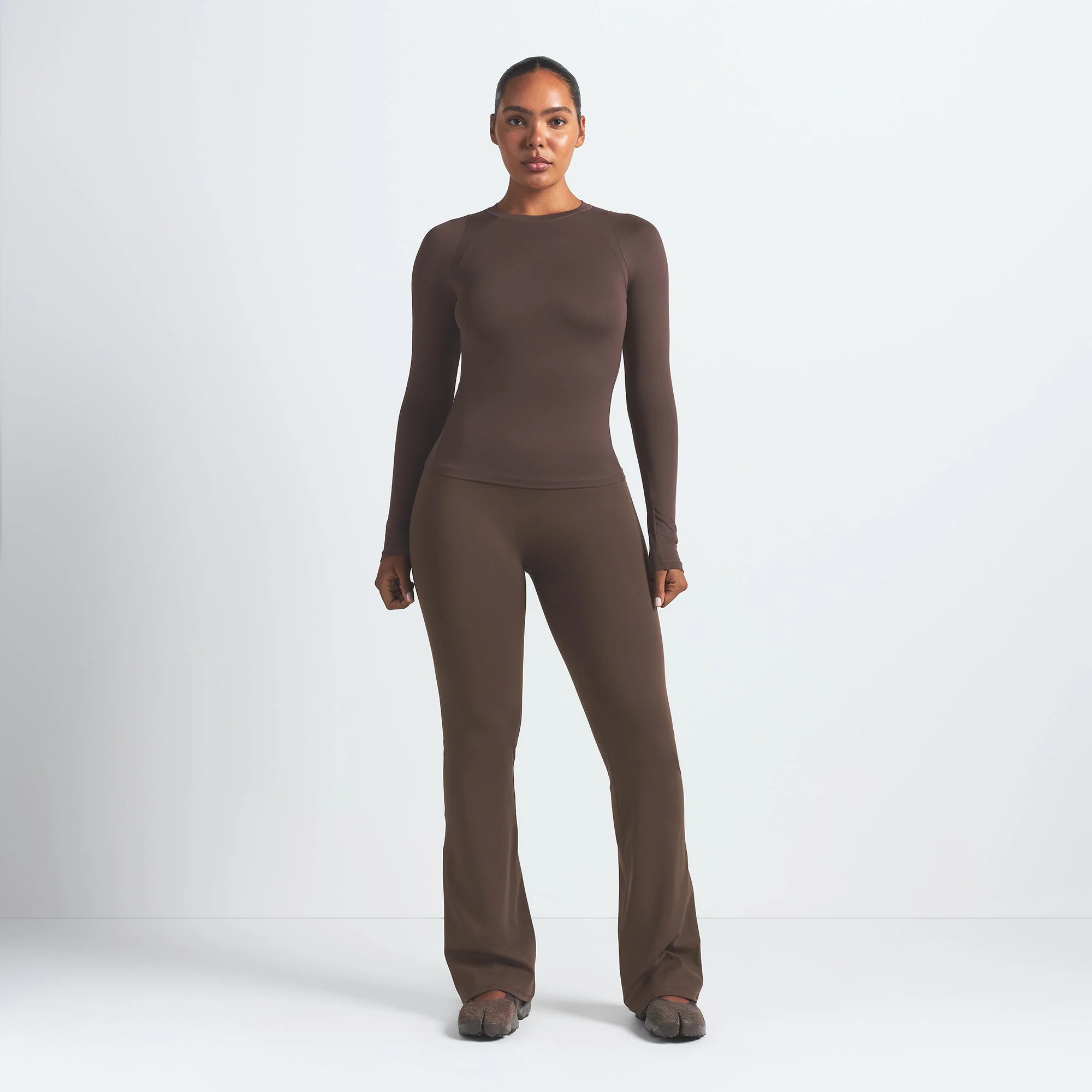 NikeSKIMS MATTE SLIM FLARE LEGGING | DARK SEPIA - Image 4
