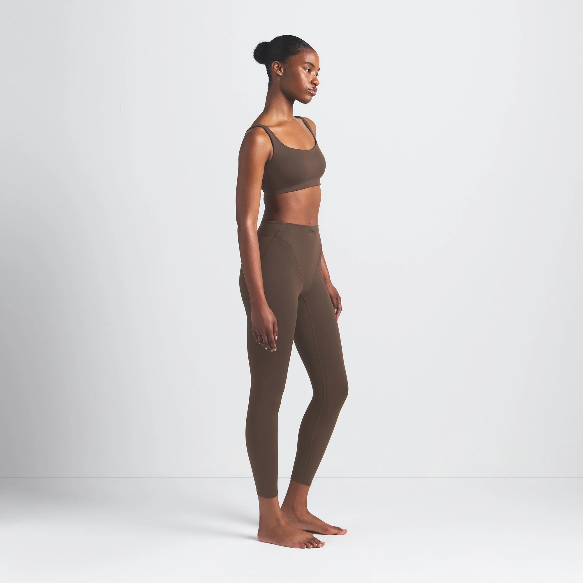 NikeSKIMS MATTE V-LINE 26" LEGGING | DARK SEPIA - Image 3