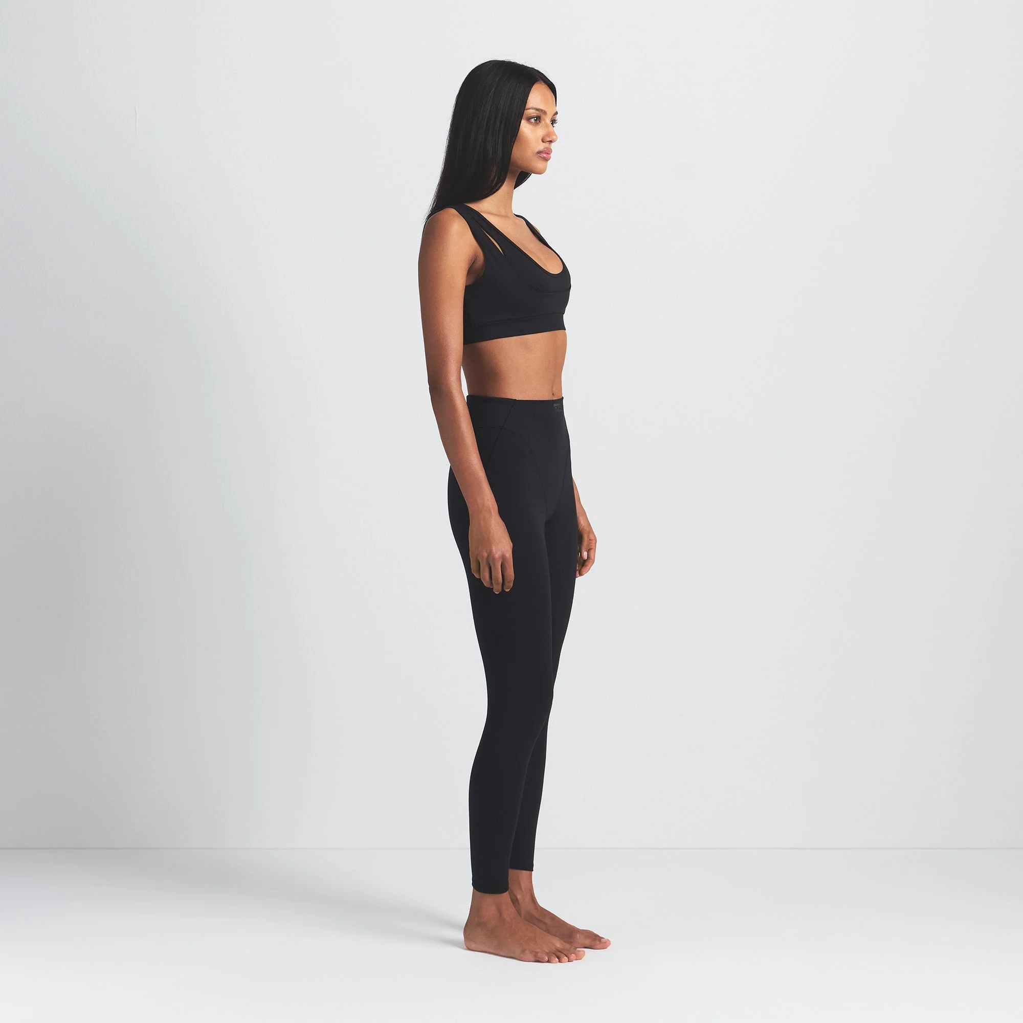 NikeSKIMS MATTE V-LINE 26" LEGGING | OBSIDIAN - Image 4