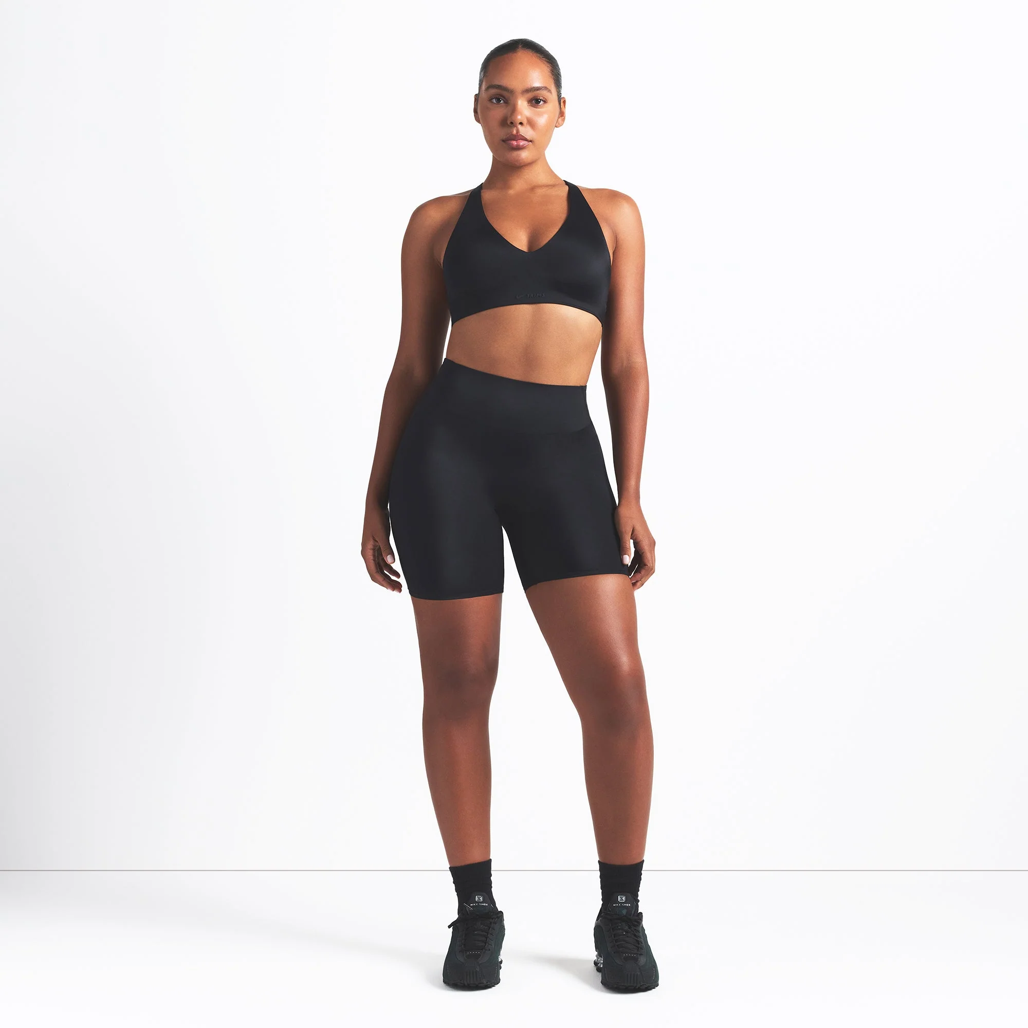 NikeSKIMS SHINE BONDED WAIST 5" BIKER SHORT | OBSIDIAN