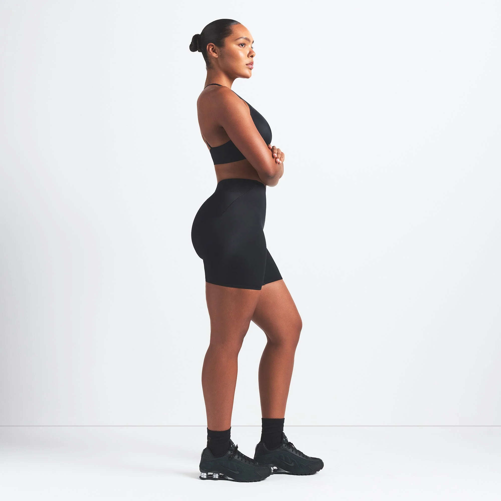 NikeSKIMS SHINE BONDED WAIST 5" BIKER SHORT | OBSIDIAN - Image 3