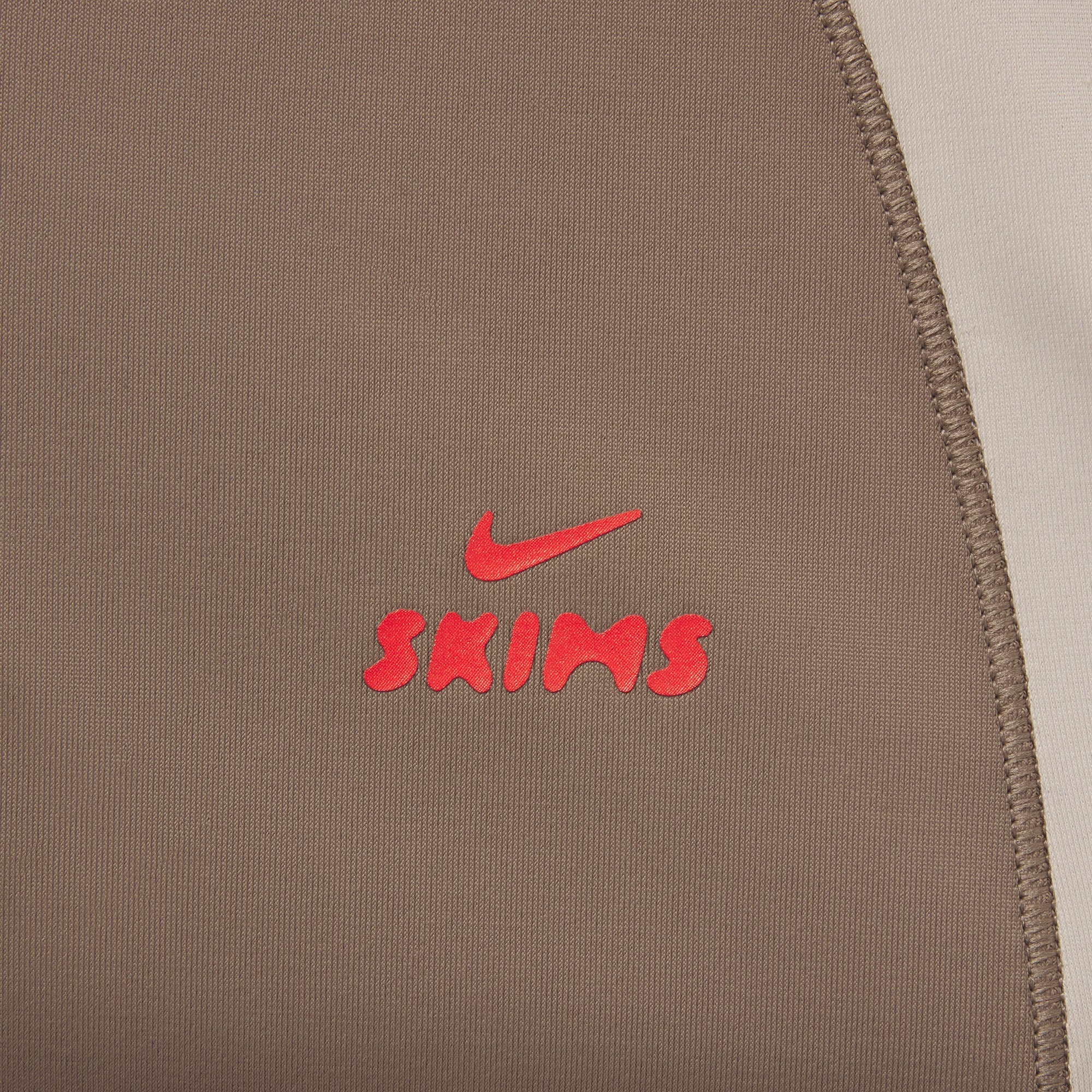 NikeSKIMS SHINE DRAWCORD STIRRUP 26" LEGGING | TRUFFLE AND STONE - Image 5