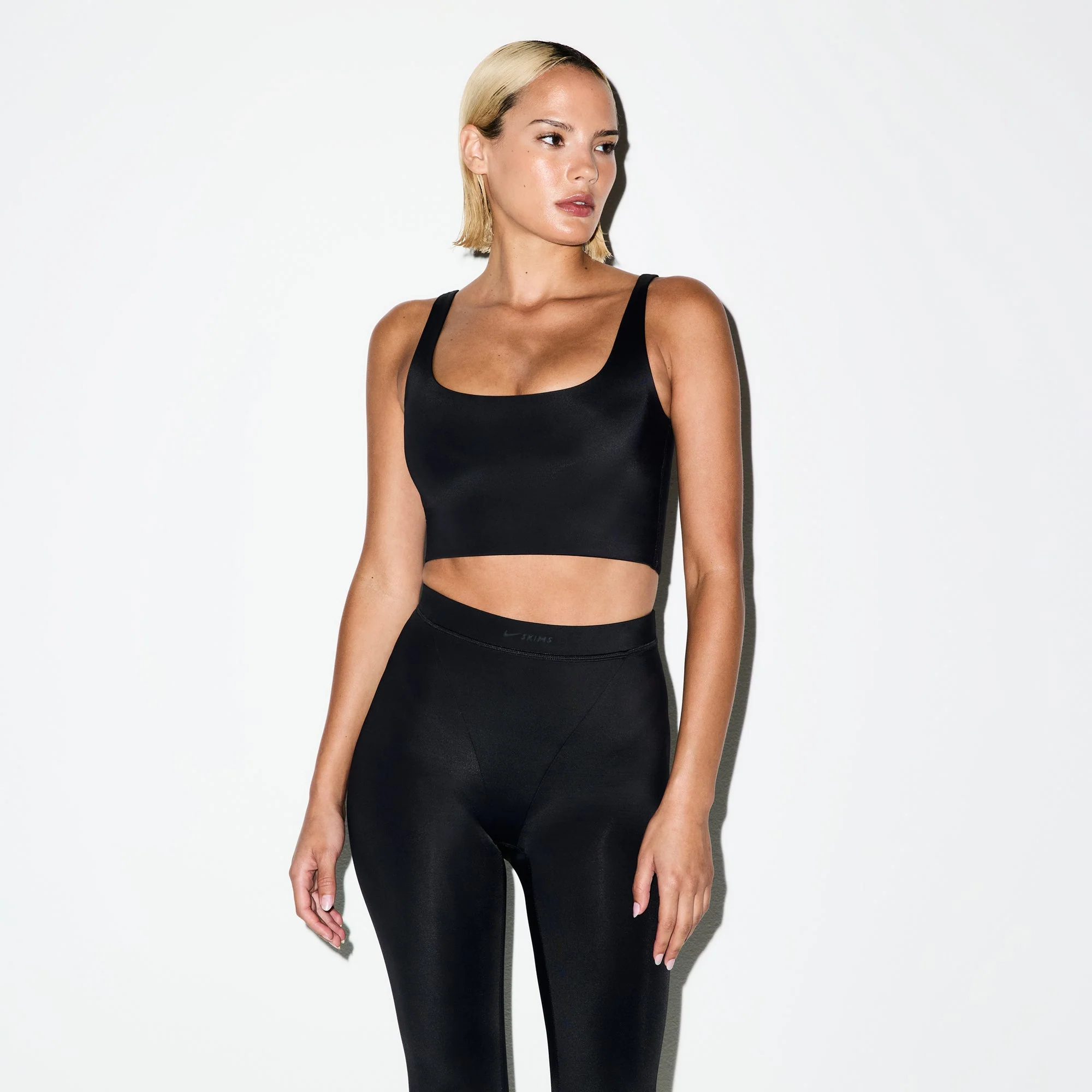 NikeSKIMS SHINE V-LINE 26" LEGGING | OBSIDIAN - Image 2