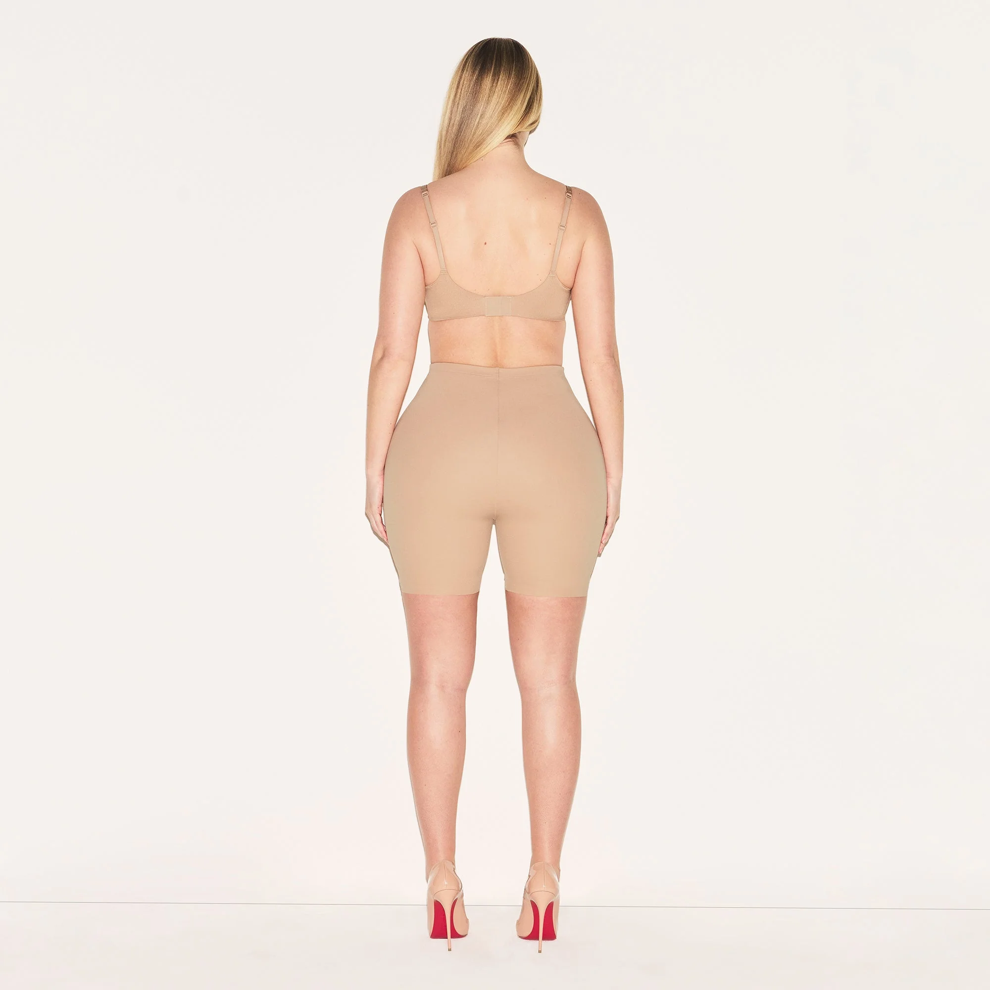 SKIMS BODY HIP ENHANCING PADDED SHORT | CLAY - Image 4