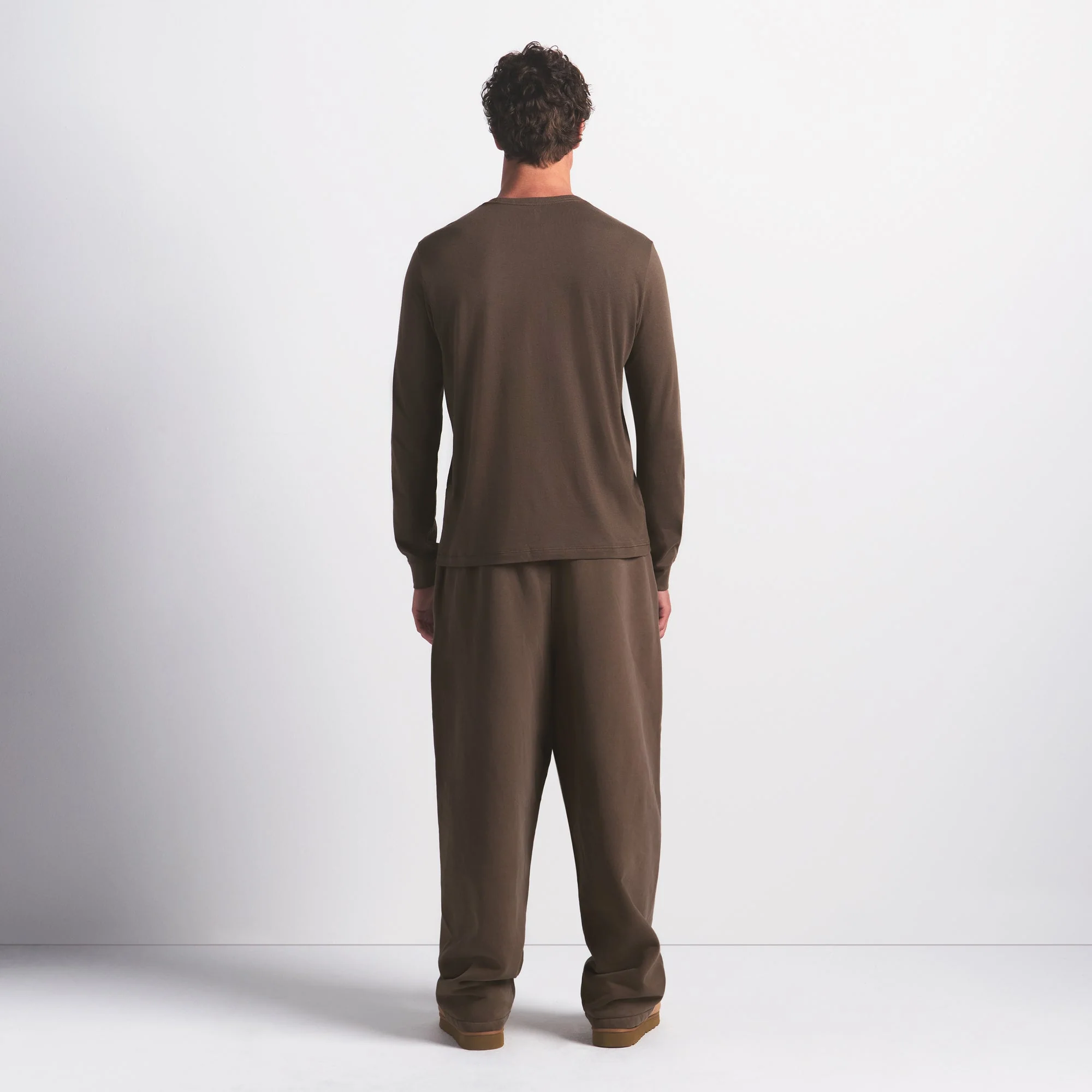 SKIMS COTTON MENS CLASSIC LONG SLEEVE T-SHIRT | DRIFTWOOD - Image 3