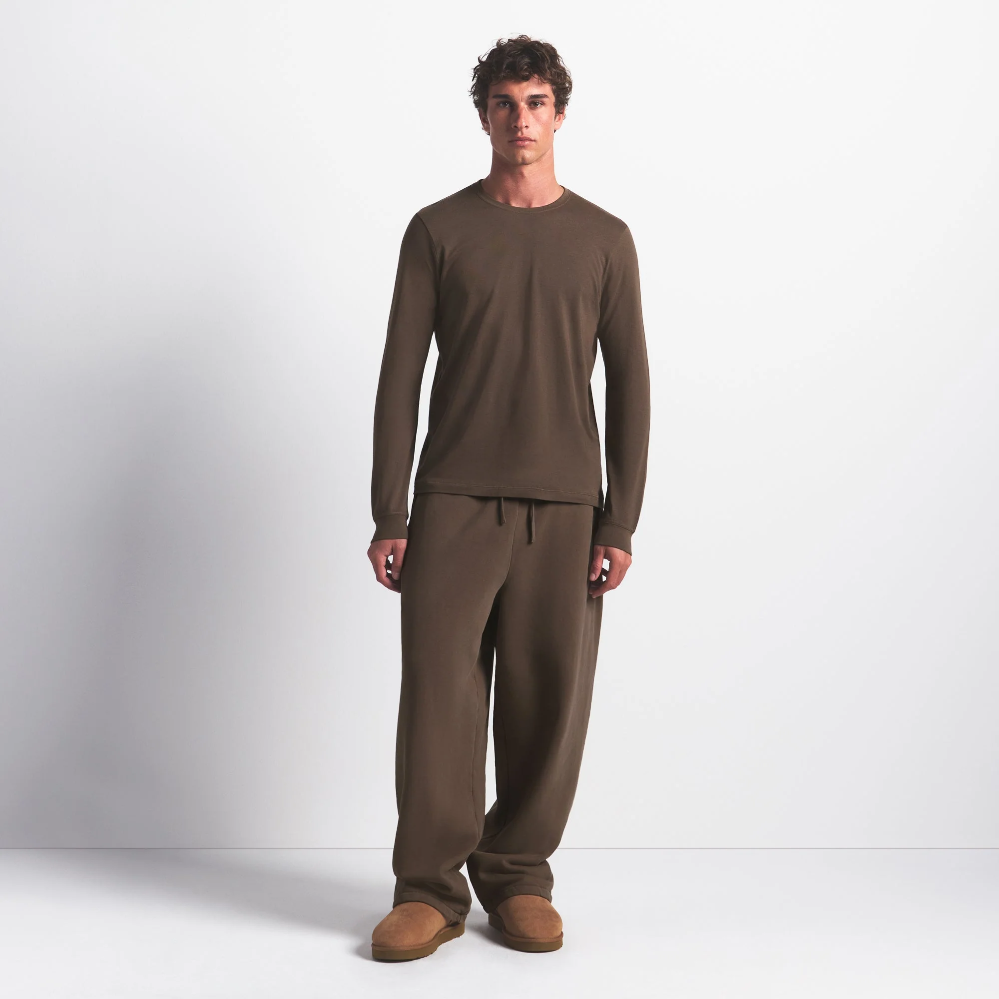 SKIMS COTTON MENS CLASSIC LONG SLEEVE T-SHIRT | DRIFTWOOD - Image 4