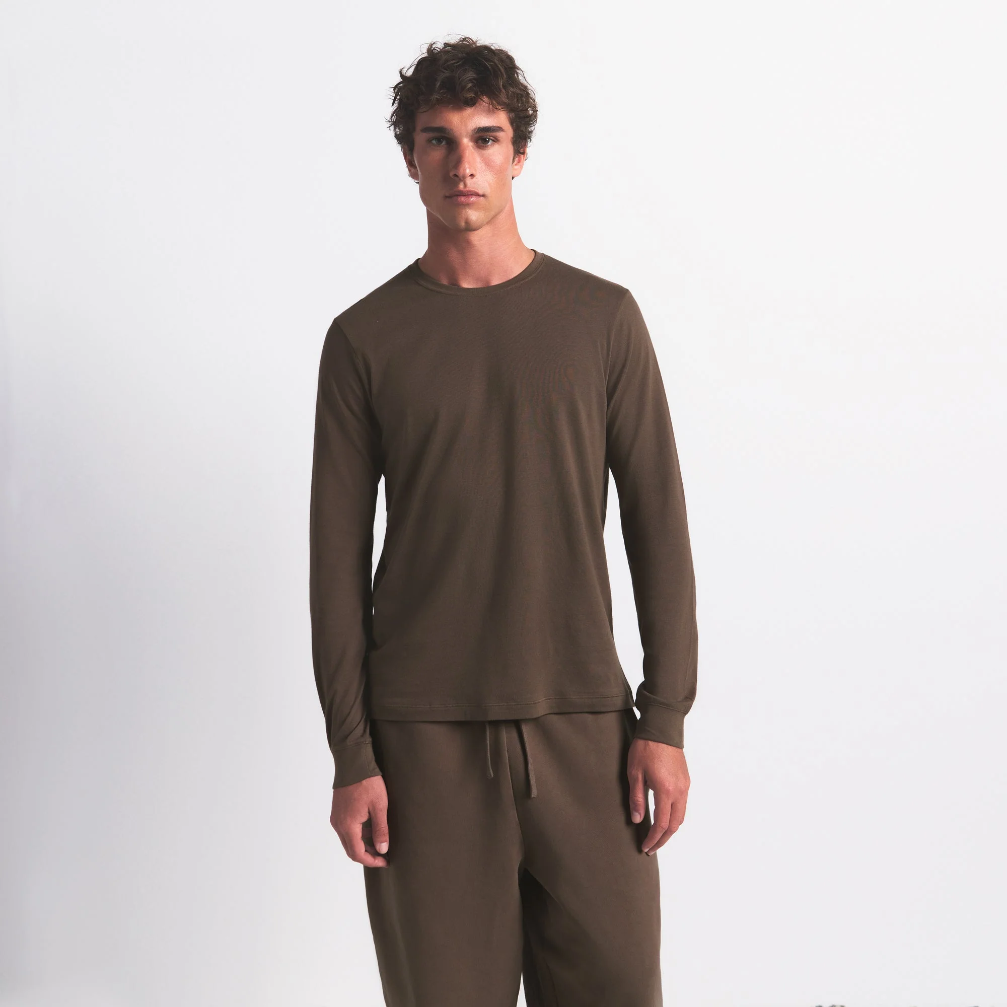 SKIMS COTTON MENS CLASSIC LONG SLEEVE T-SHIRT | DRIFTWOOD - Image 5