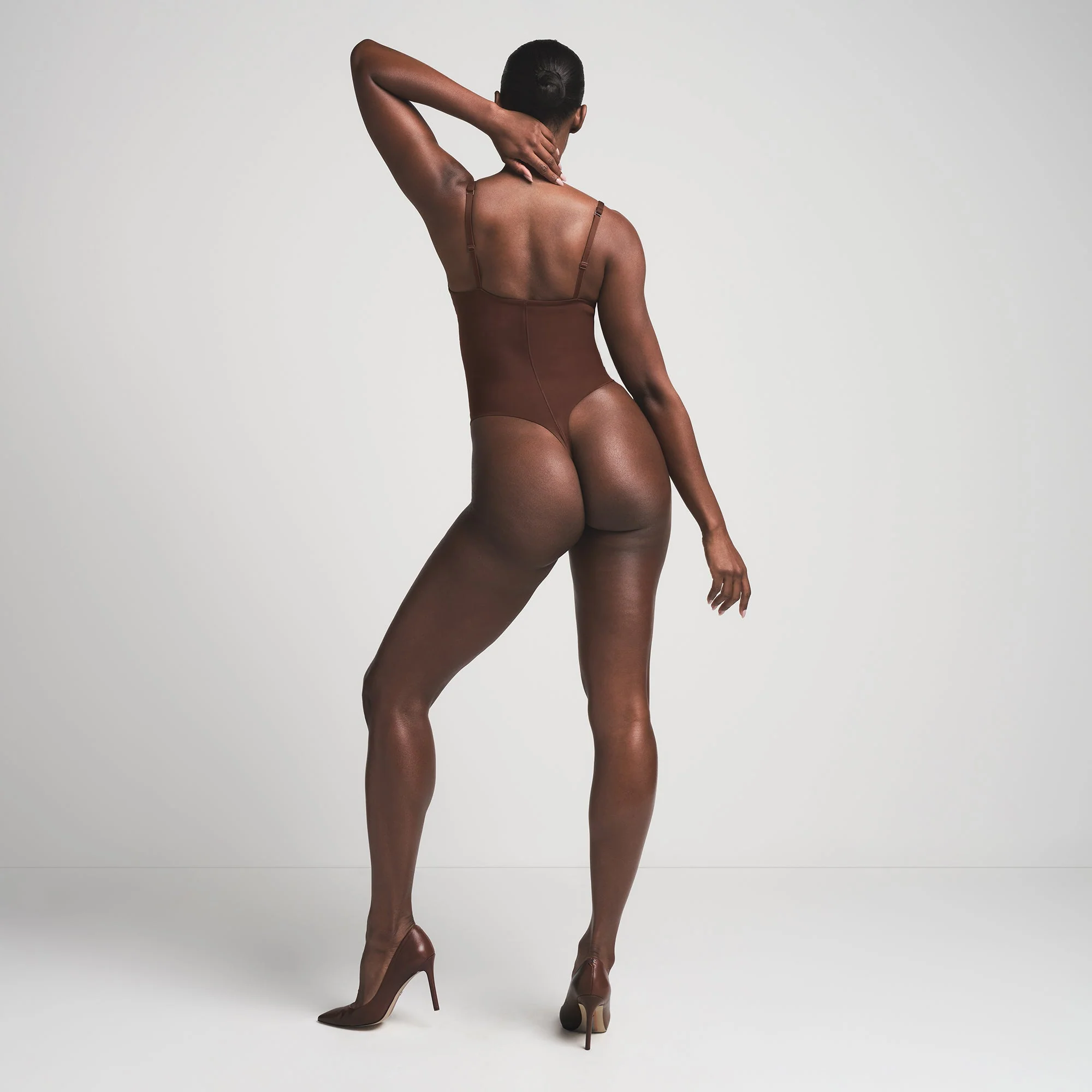 SKIMS ULTIMATE BODY PUSH-UP THONG BODYSUIT | COCOA - Image 4