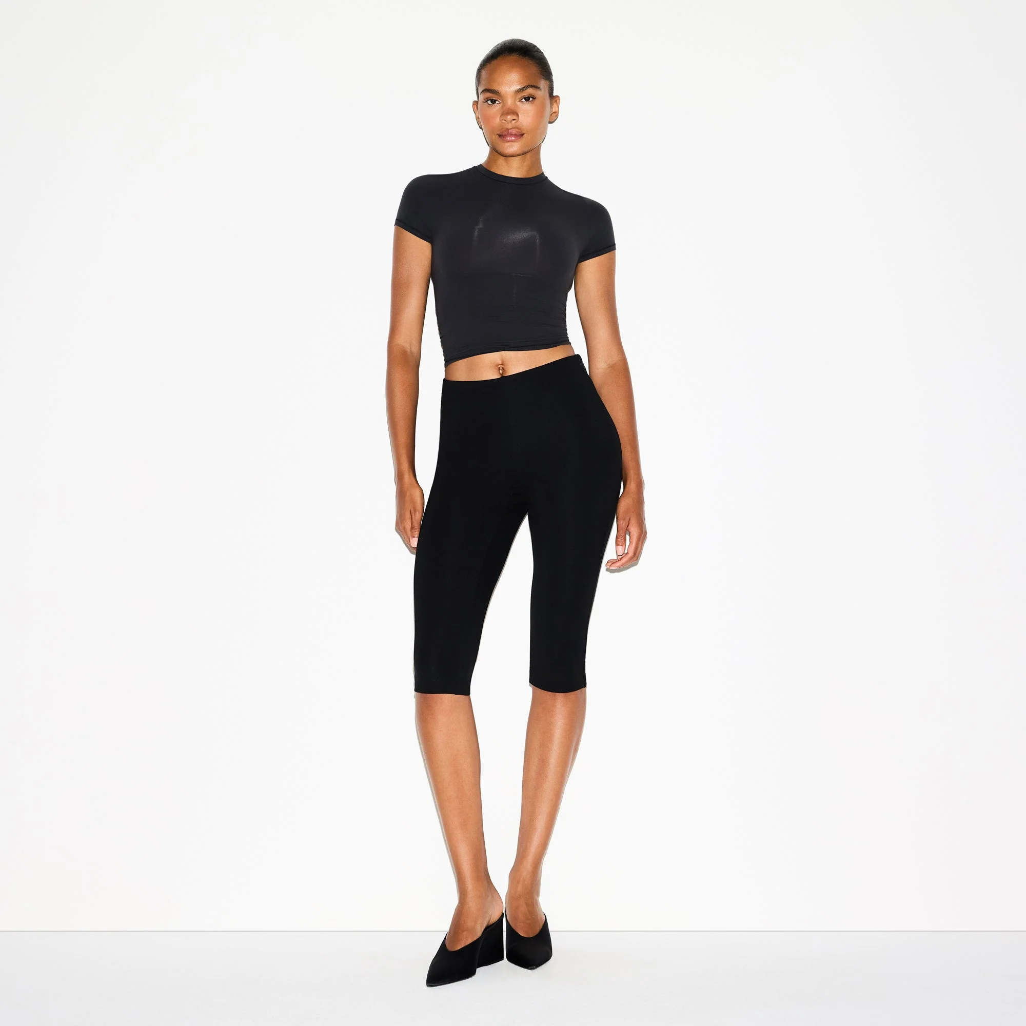 THE ESSENTIAL COLLECTION HIGH-WAISTED CAPRI | OBSIDIAN - Image 5