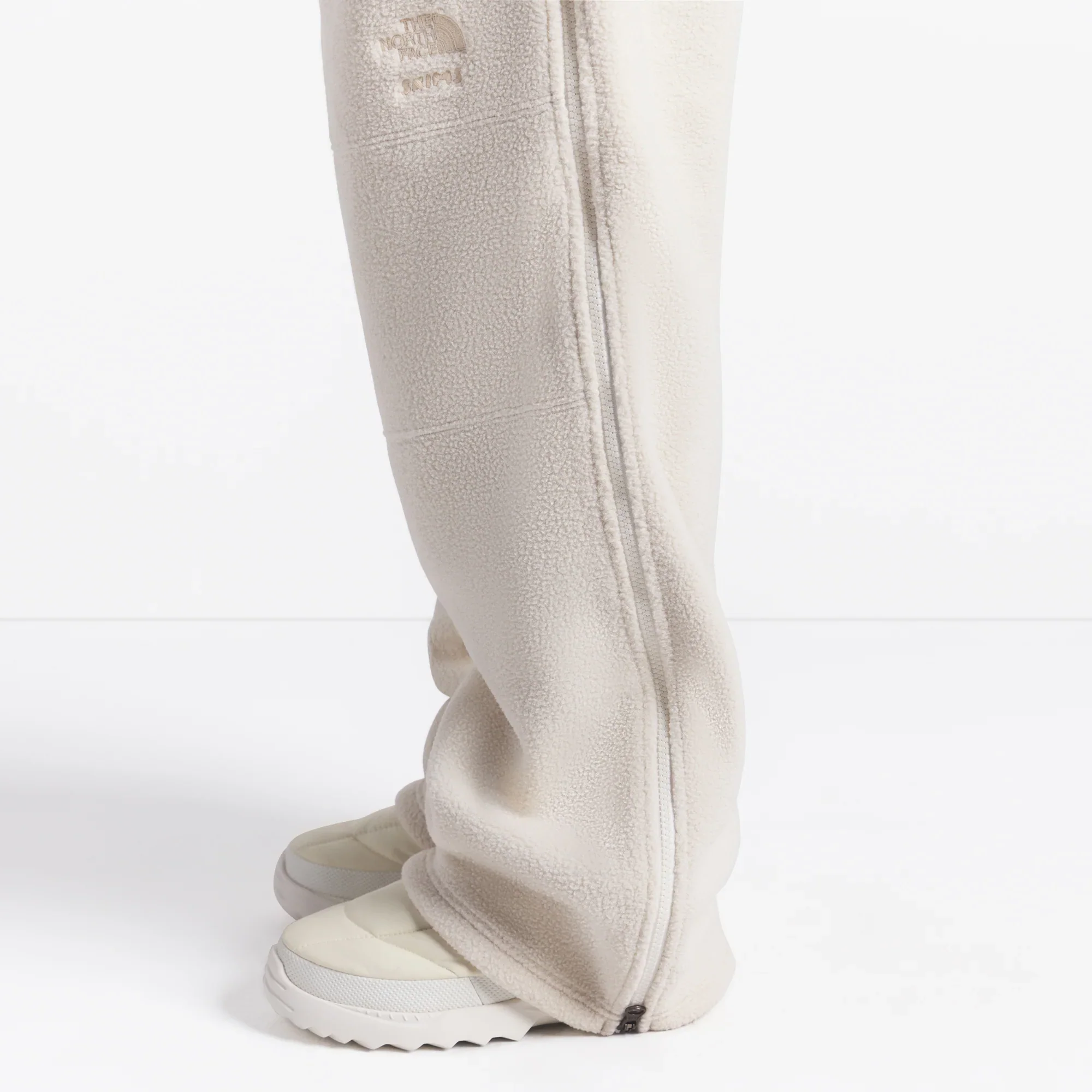 THE NORTH FACE X SKIMS 1995 DENALI FLEECE STRAIGHT LEG PANT | BONE - Image 2