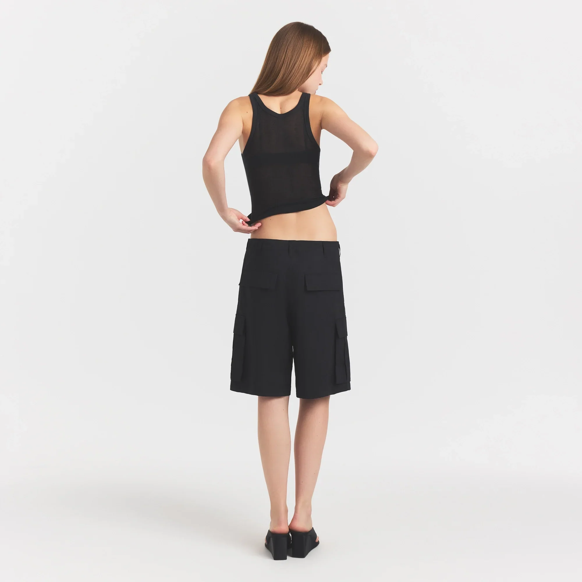 WOVEN COTTON OVERSIZED CARGO SHORT | ONYX - Image 4